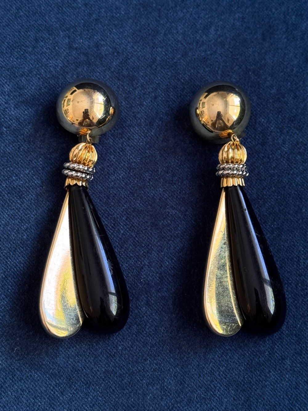 Vintage Black and Gold‎ Clip on drop earrings.